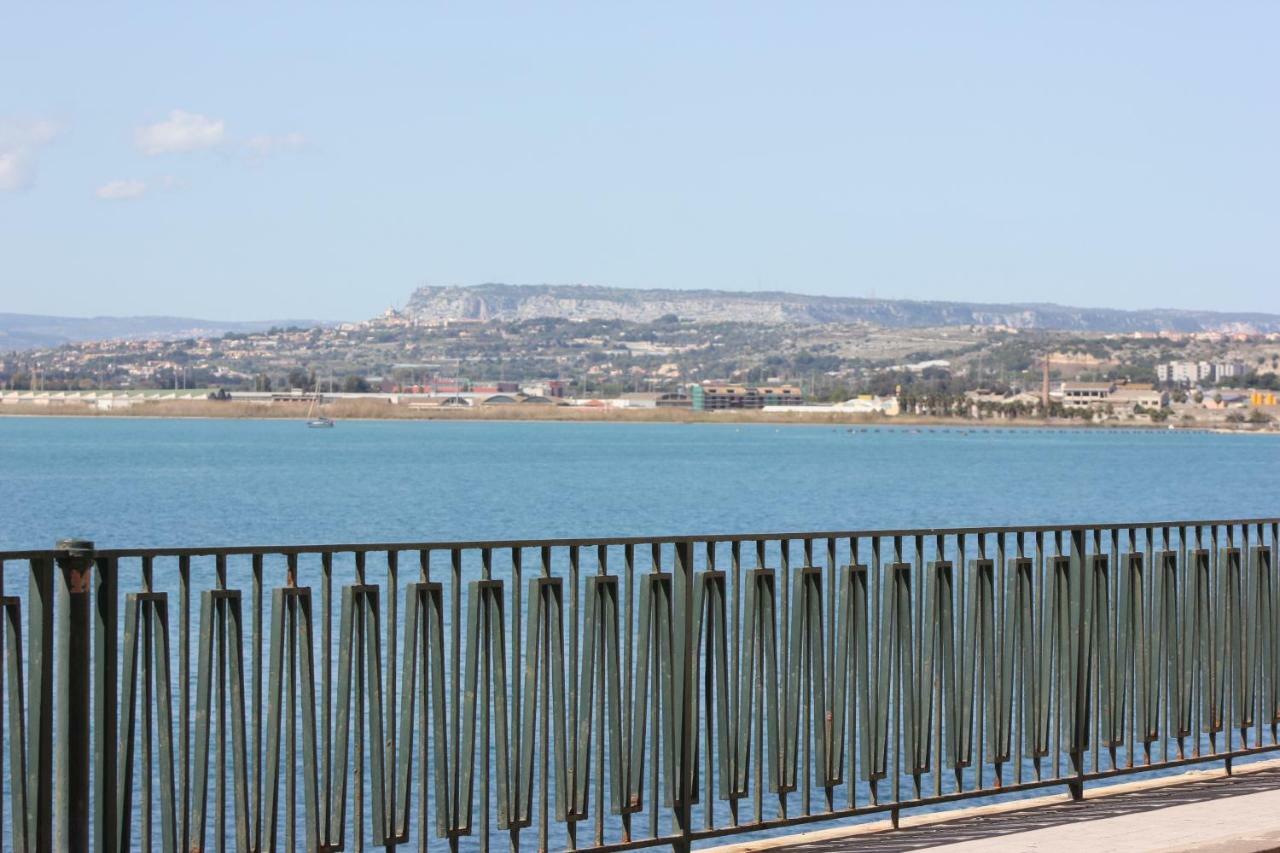 סירקוזה Siroikia Luxury Apartments מראה חיצוני תמונה